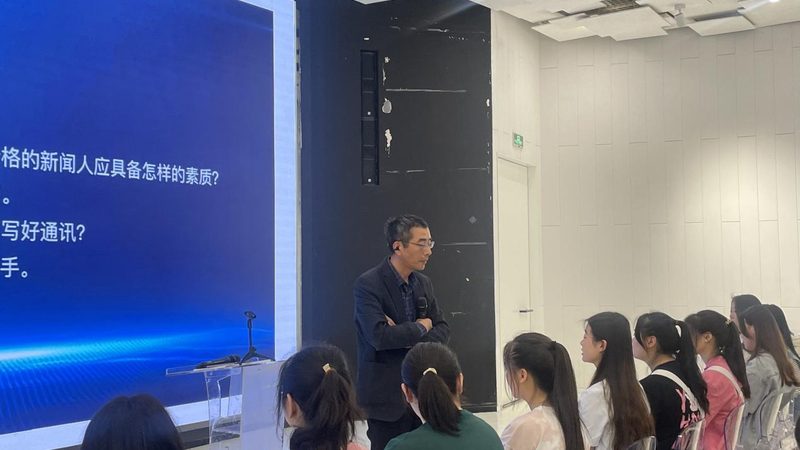 提交材料：创业者需准备以下材料向工商局提交：
