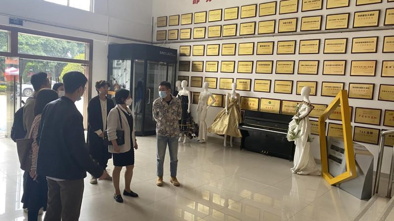 直播间布光设备主要分为以下几类：
